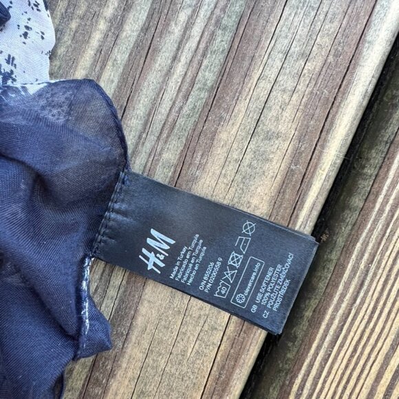 Moon Scarf - Picture 2 of 2